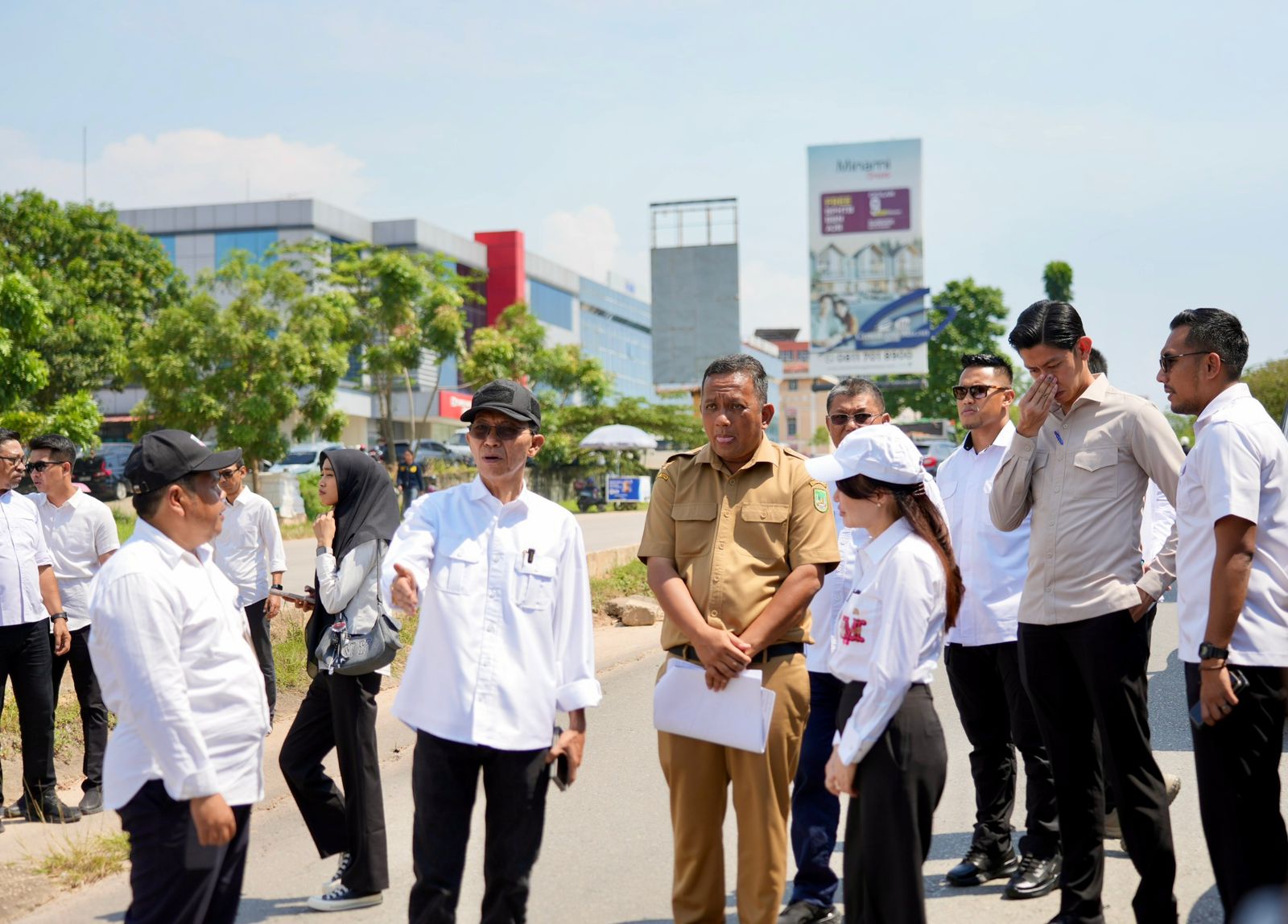 Tinaju rencana pembangunan jalan raja isa