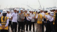 Wakil kepala bp tinjau persiapan Pengoperasian 4 STS Crane dari china