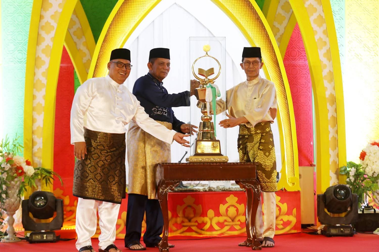 STQH Batam Juara Umum