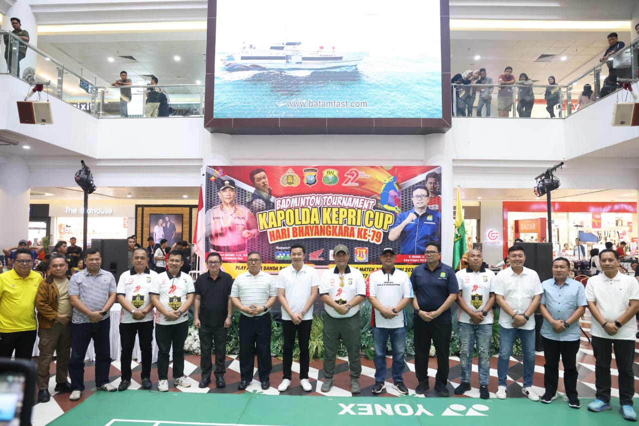 penutupan Turnamen Badminton Kapolda Kepri Cup 2025