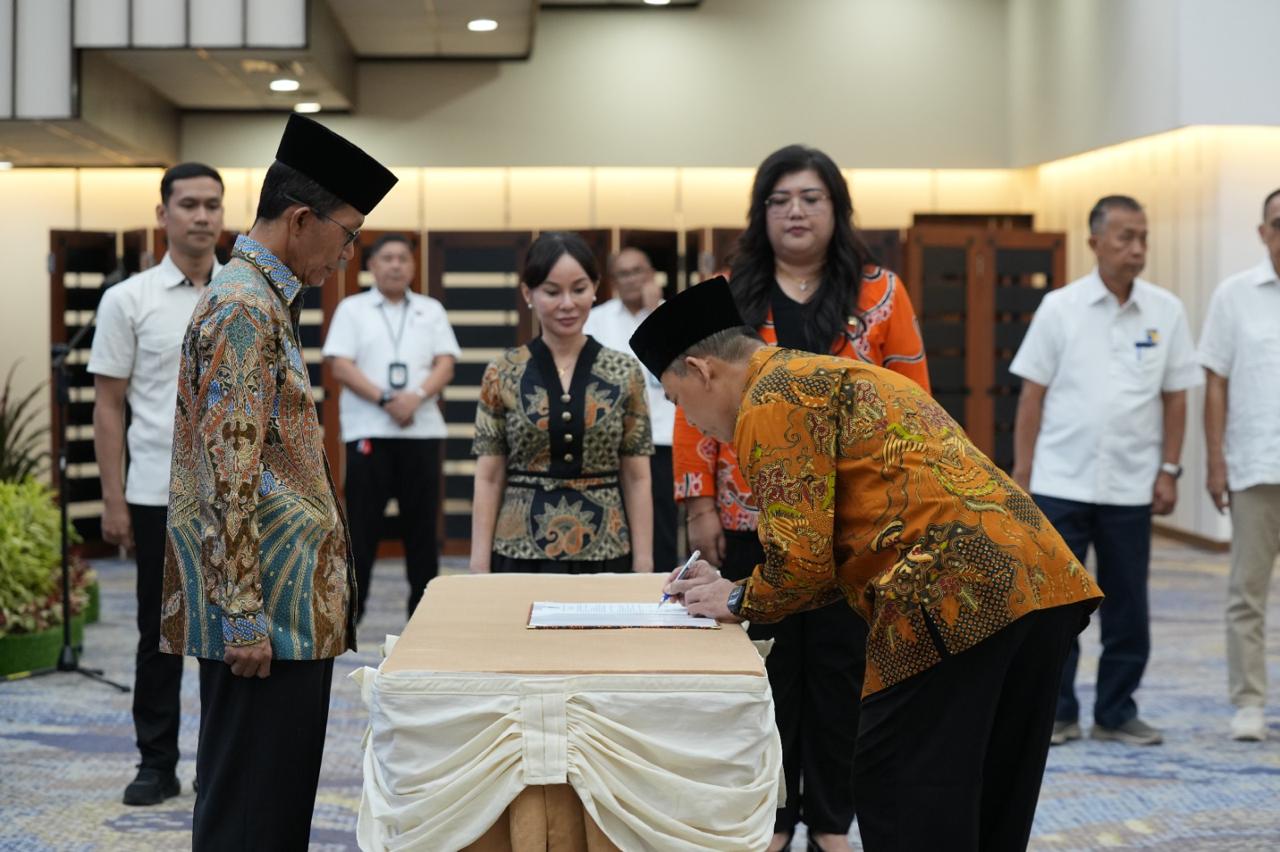 Kepala BP Batam, Amsakar Achmad resmi melantik Kolonel Laut (K) dr. Tanto Budiharto sebagai Direktur RSBP