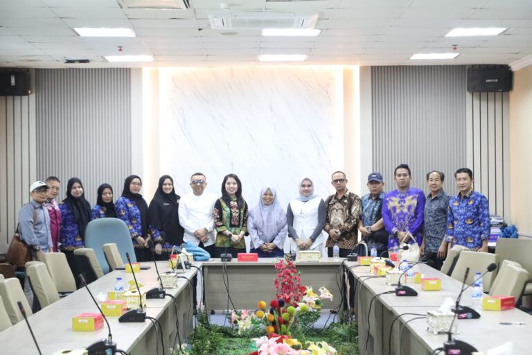 Ketua Bamperda DPRD Batam terima kunjungan DPRD Singkawang