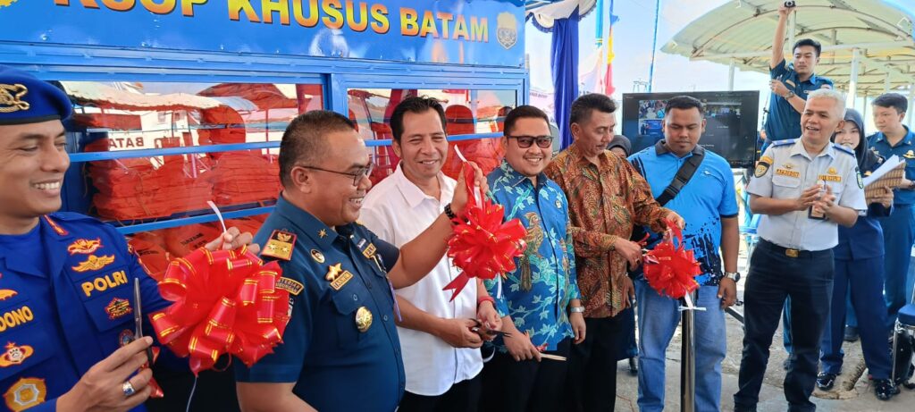 Ketua Fraksi Partai NasDem DPRD Kota Batam, Rival Pribadi SH, menghadiri peresmian life jacket station di Pelabuhan Boat Pancung