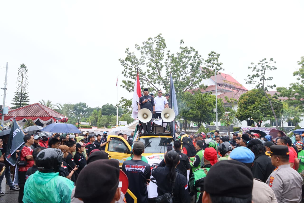 unjuk rasa driver online