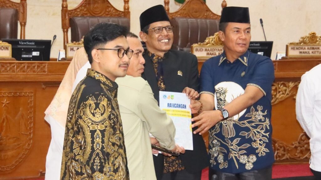 DRPD Batam Sah 15 Ranperda