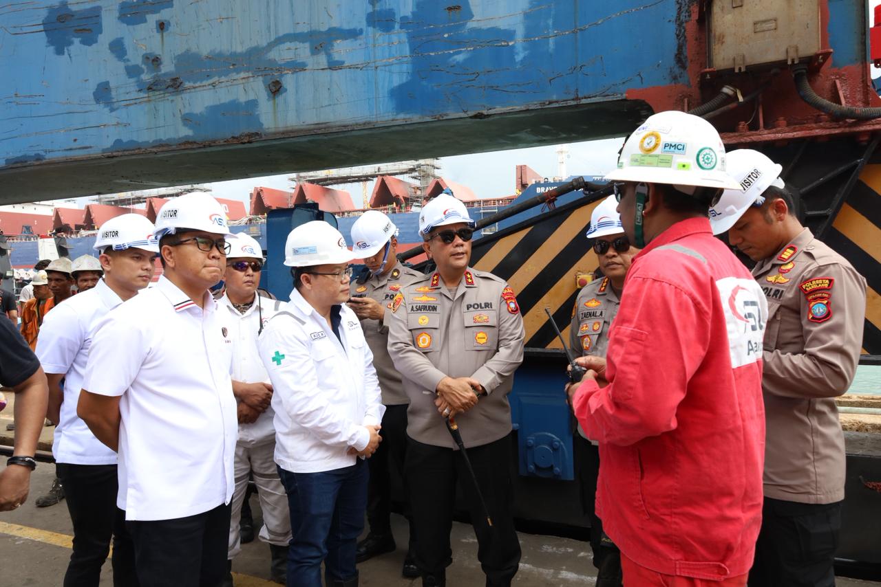 Kapolda tinjau lokasi kebakaran kapal di PT.ASL