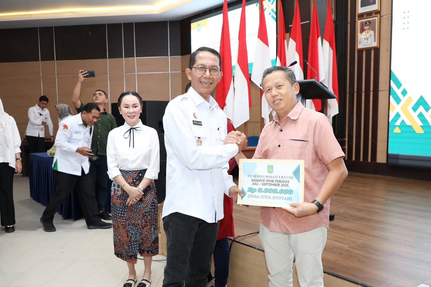 Membangun Komunikasi dua arah