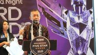 Amsakar dapat penghargaan di wakili alex