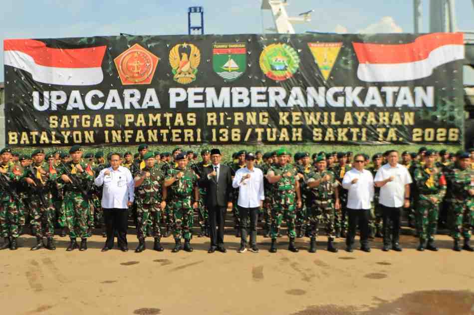 Pemberangkatan Prajurit yonif 136