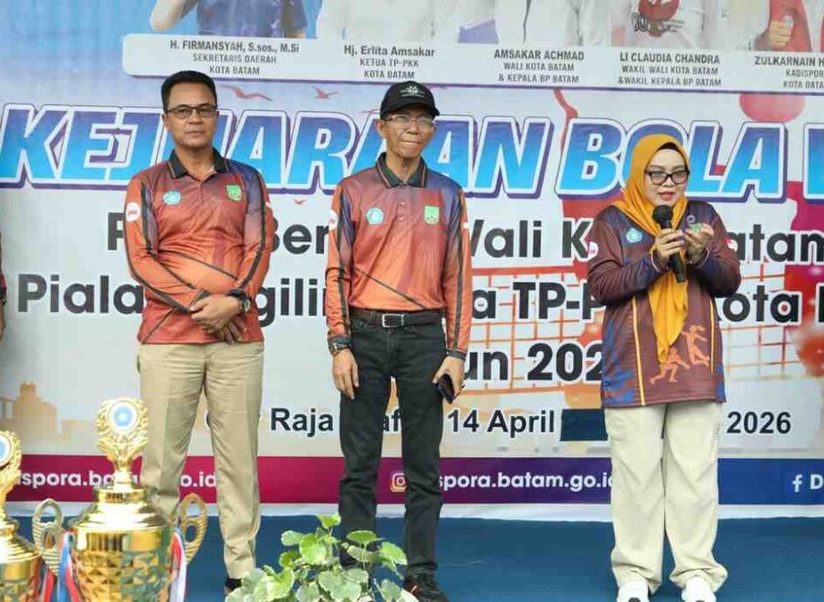 Hadiri Kejuaraan Voli Wali Kota Batam